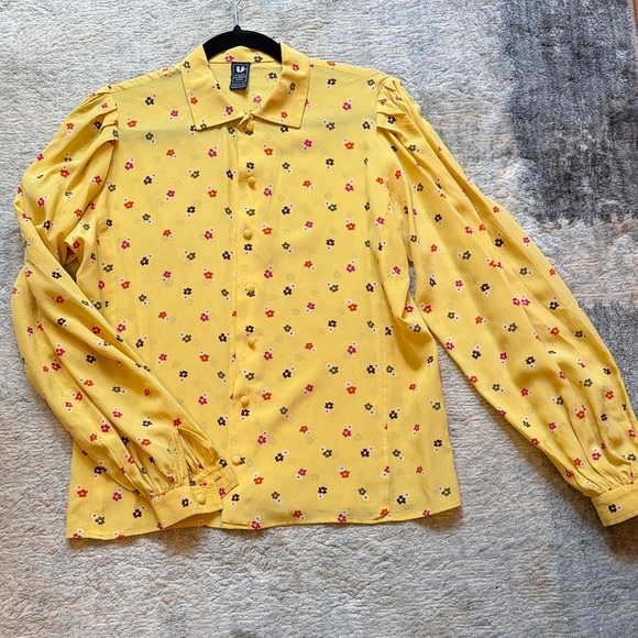 ungaro parallèle paris Tops - Yellow Floral Button-Down Puff Sleeve Blouse